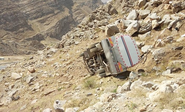 Van'da akaryakıt tankı uçurumdan yuvarlandı