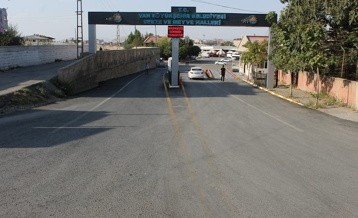 Van Sebze Meyve Hali esnafı Büyükşehir’in çalışmalarından memnun