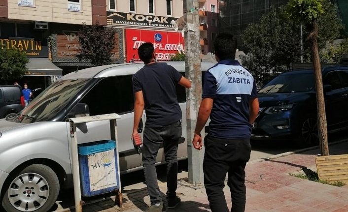 Van’da izinsiz reklam panolarını kaldırma çalışması