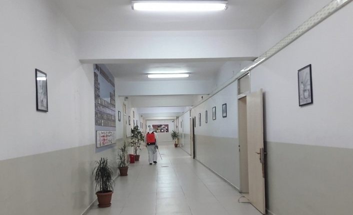 Van’da okullar ve camiler dezenfekte ediliyor