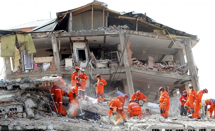 9. Yıl dönümünde sosyal medyada Van depremi