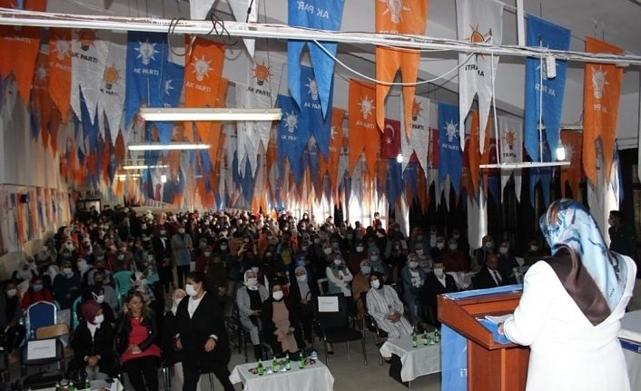 AK Parti Çaldıran Kadın Kolları Başkanı Çınarbay güven tazeledi