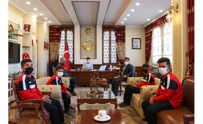 Gürpınarlı Minik Güreşçilerden Kaymakam Kayabaşı’na ziyaret