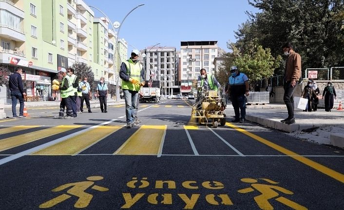 Milli Egemenlik Caddesin’in yol çizgileri de tamamlandı