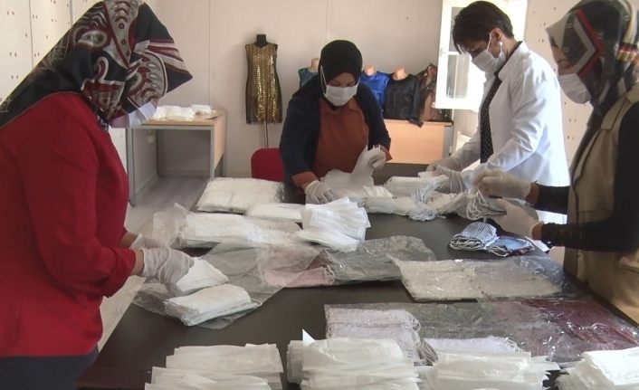 Üreten Kadıneli Derneğinden ücretsiz maske dağıtımı