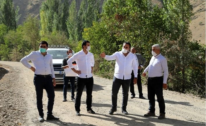 Van Büyükşehir, Bahçesaray’ın mahallelerini asfaltlıyor