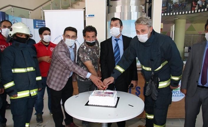 Van’da gençlerden itfaiyeye "yangın ihbarı" ile pasta sürprizi