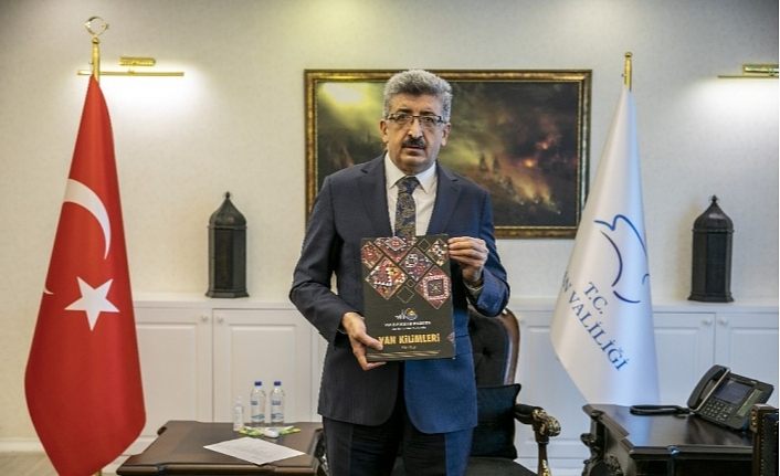 Büyükşehir Belediyesi ‘Van kilimi’ kataloğu çıkardı