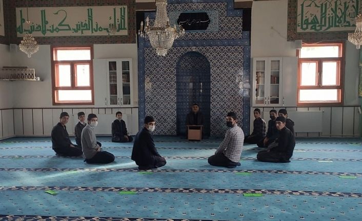 Edremit Müftülüğü’nden gençlere rehberlik hizmeti