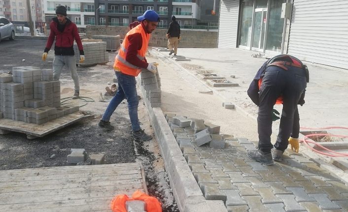 İpekyolu Belediyesi birden fazla mahallede yol çalışması yaptı