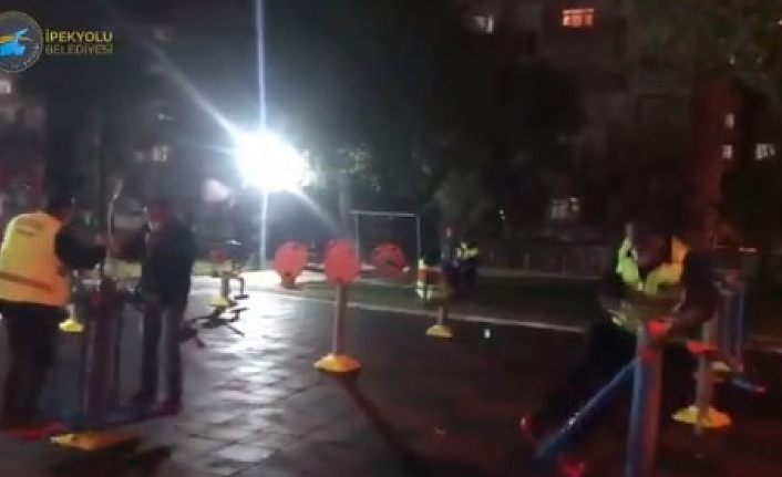 İpekyolu Belediyesi temizlik personelleri yasakları fırsata çevirdi