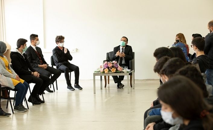 İpekyolu Kaymakamı Aslan gençlerle buluştu