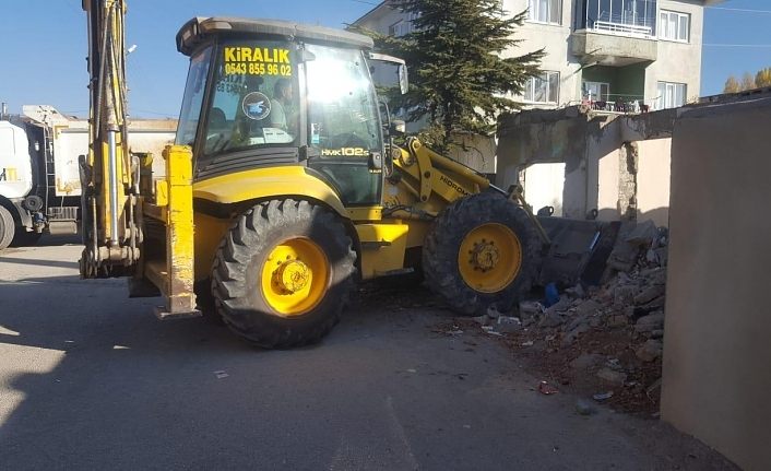 İpekyolu’nda tehlike oluşturan metruk yapılar temizleniyor