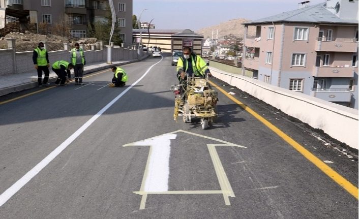 Van Büyükşehir Belediyesi Sağlık Sokakta levha çalışması yaptı