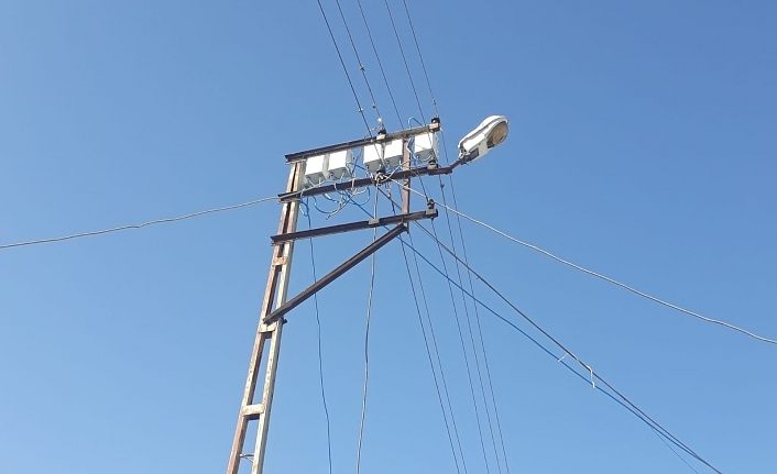 Van’da elektrik sayaçları bağlantı direkleri üzerine alınıyor