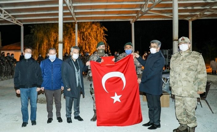 Van’da görev yapan özel harekat timleri Suriye’ye uğurlandı