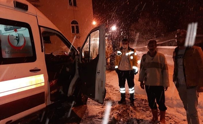 Hastaya ulaşamayan ambulansın yolunu Muradiye Belediyesi açtı