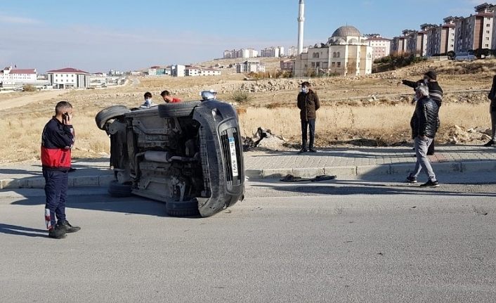Kamyonetler çarpıştı: 5 yaralı