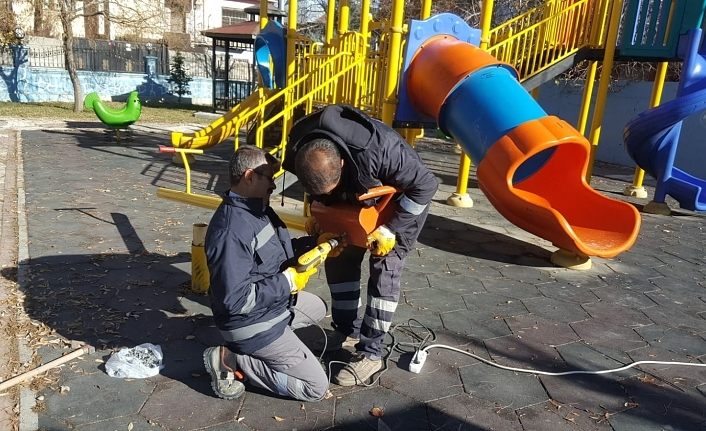 Tuşba Belediyesi tahrip edilen parkları onardı