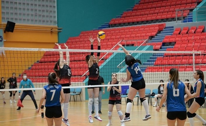 Vali Bilmez, Van’ın sultanlarının maçını tribünden izledi