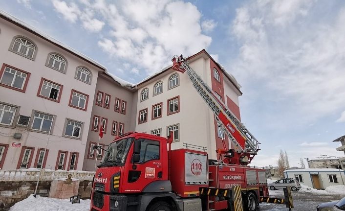 Van Büyükşehir Belediyesi itfaiyesi 2020’de 10 bin vakaya müdahale etti