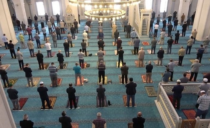 Van’da Cuma hutbesinde su israfına dikkat çekildi