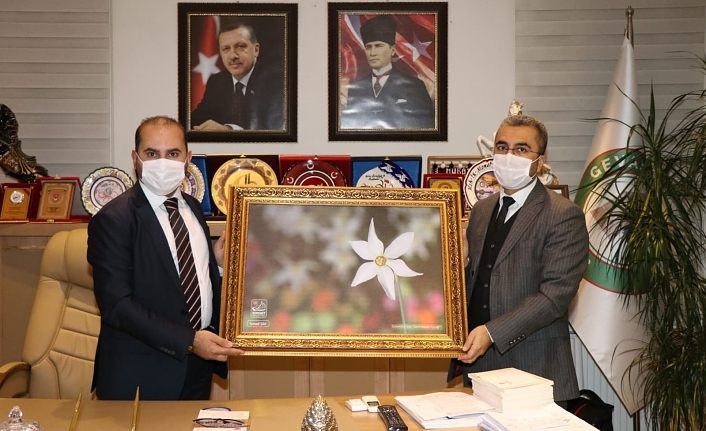 Başkan Say'dan, Gevaş Belediye Başkanı Sezer'e ziyaret