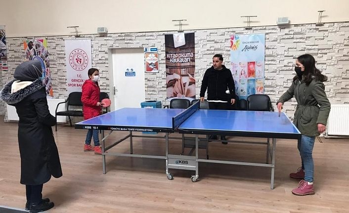 Çaldıran Gençlik Merkezi masa tenisi etkinliği yaptı