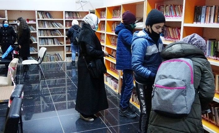 Pandemi kısıtlamaları kitap okuma oranını arttırdı