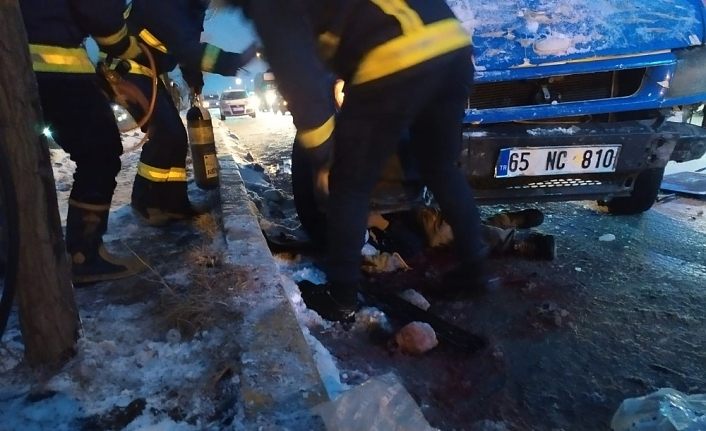 Van’da 12 aracın karıştığı trafik kazasında 3 kişi yaralandı