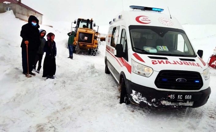 Van’da hasta kurtarma ve karla mücadele çalışması
