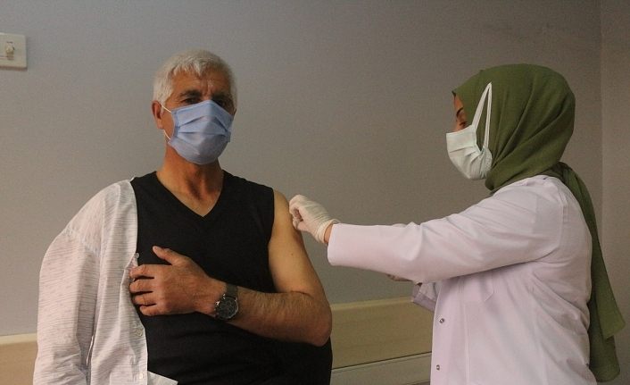 Başhekim Çelik: “Vatandaşlar randevu almasına rağmen aşı olmuyor”