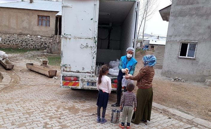 Çaldıran Belediyesinden 600 kişiye sıcak yemek