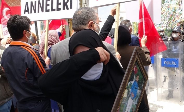 Oğlu dağa kaçırılan annenin feryadı yürekleri burktu