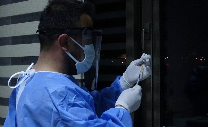 Van’da iftar sonrası aşılama çalışmaları yoğun şekilde sürüyor