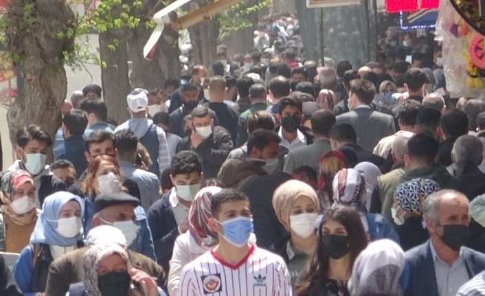 Van’da tam kapanma öncesi yoğunluk