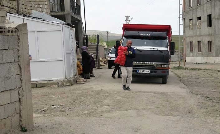 Van’da ücretsiz soğan ve patates dağıtımı başladı