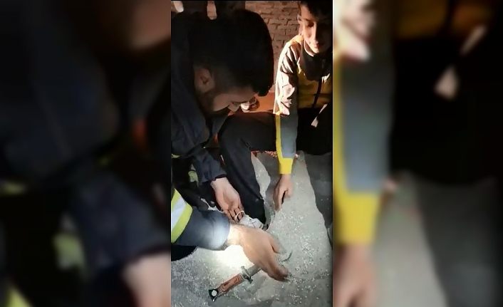Ayağı su giderine sıkışan çocuğun imdadına itfaiye ekipleri yetişti