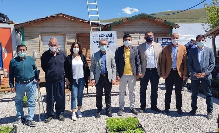 Edremit Belediyesi çiftçi ve üreticileri yalnız bırakmıyor