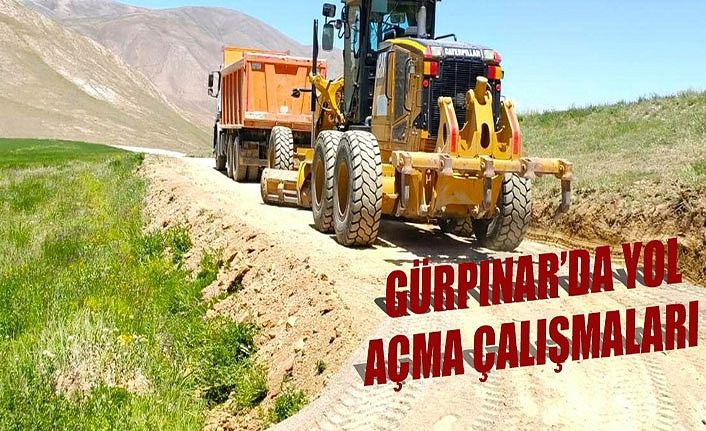 Gürpınar’da yol açma çalışmaları