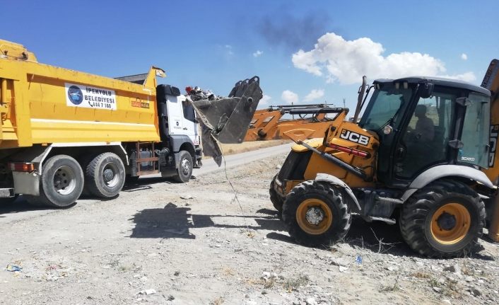 İpekyolu Belediyesi'nden kırsal mahallelerde temizlik çalışması