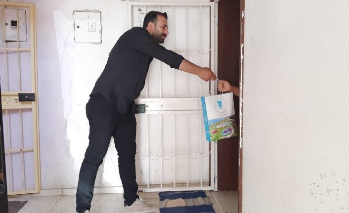 Tuşba Belediyesinden dar gelirli ailelere bayram paketi