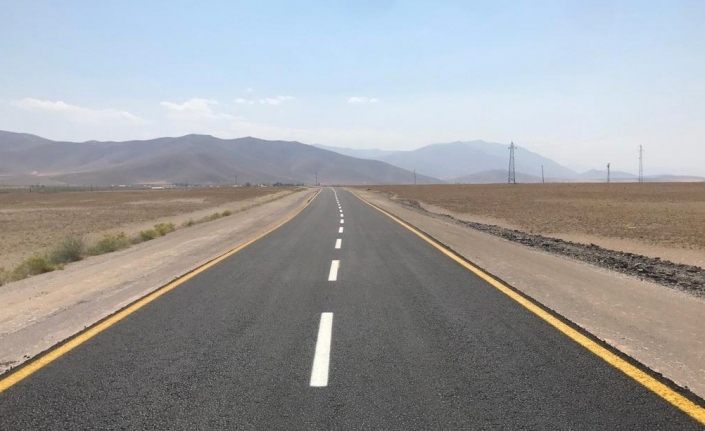 Van Büyükşehir Belediyesi bir mahallenin daha yolunu asfaltladı