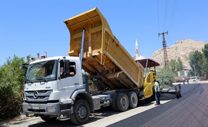 Van Büyükşehir Belediyesinden asfalt ve kaldırım çalışması