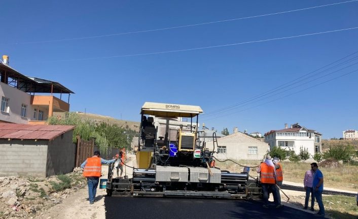 Van Büyükşehir Belediyesinden yol ve asfalt çalışması