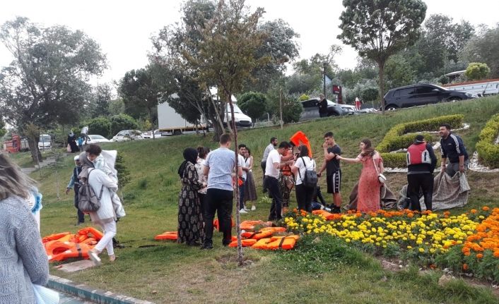Van Gölü’nde karaya oturan teknedeki yolcular büyük korku yaşadı