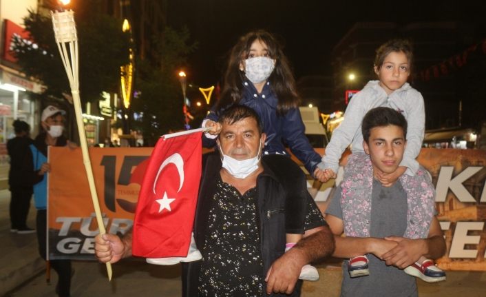 Van’da meşaleli 15 Temmuz yürüyüşü