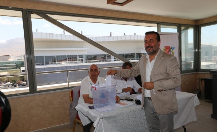 VGC Başkanı Sevinç güven tazeledi
