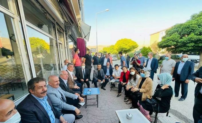 AK Partili heyet Muradiye esnafını ziyaret etti