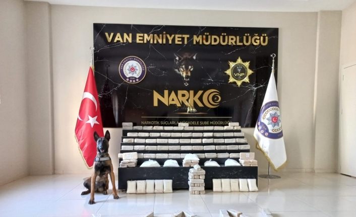 Arazide eroin ve metamfetamin ele geçirildi